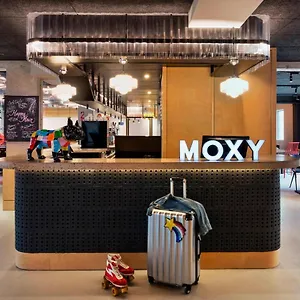 Moxy Bastille Hotell